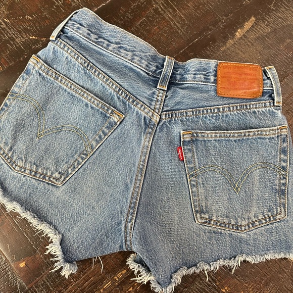 Levi's Pants - Levi's women’s Blue Jean shorts size 24